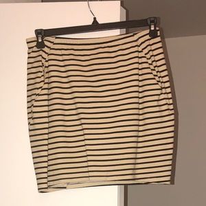 Striped fitted skirt